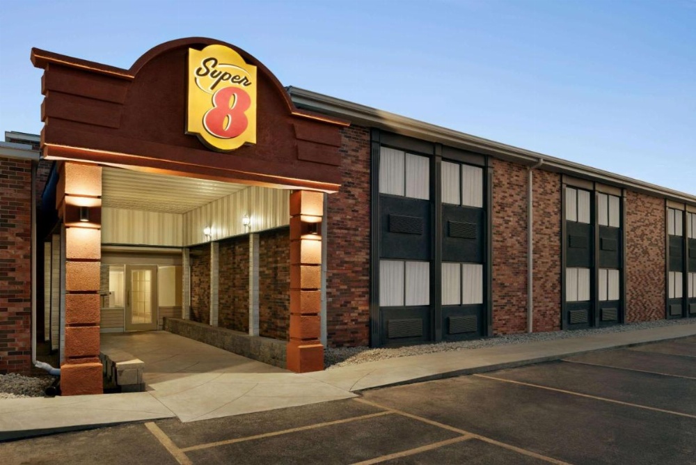 Super 8 by Wyndham Des Moines Image 10