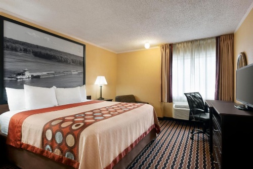 Super 8 by Wyndham Des Moines image 20