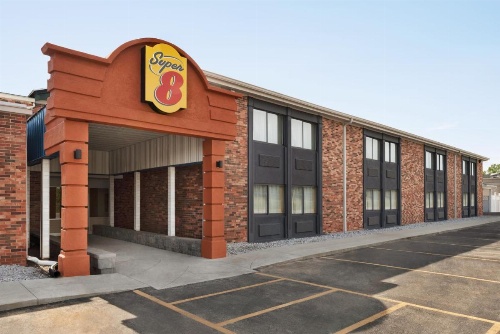 Super 8 by Wyndham Des Moines image 30