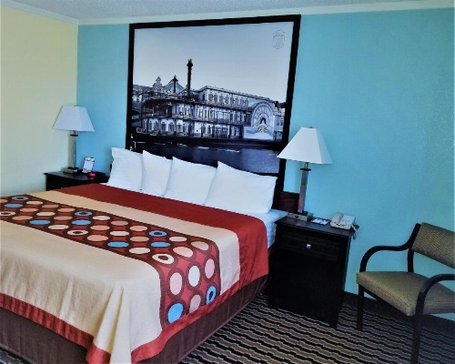 Super 8 by Wyndham Des Moines image 36